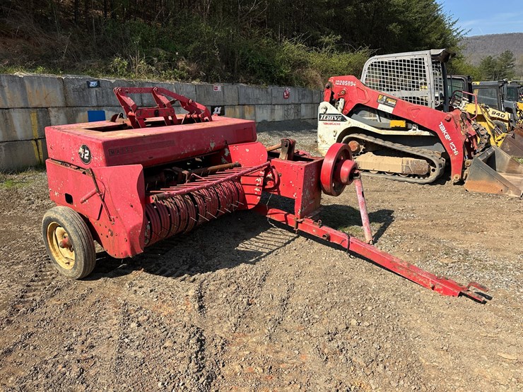 #4074-•-massey-ferguson-hay-baler-image-5