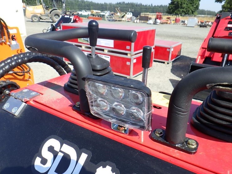 2026-sdlool-323tz-skid-steer-loader-image-7