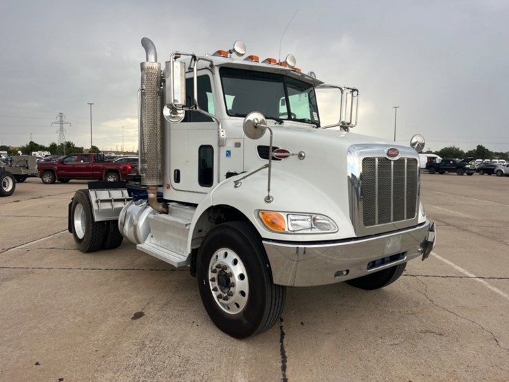 2012-peterbilt-337-image-3