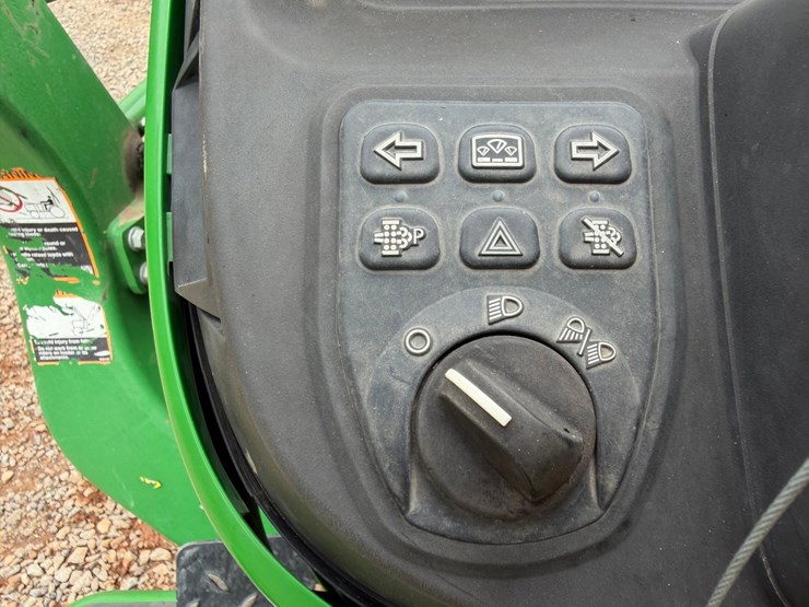 john-deere-3032e-image-57