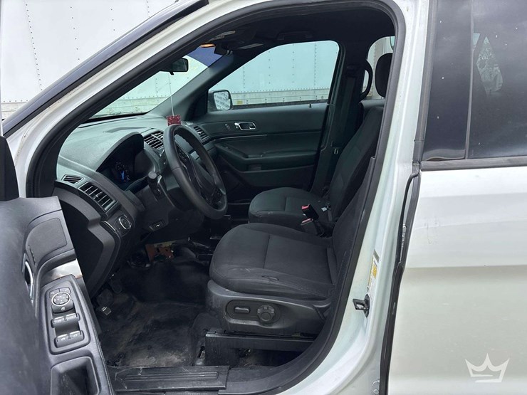 2018-ford-explorer-image-11
