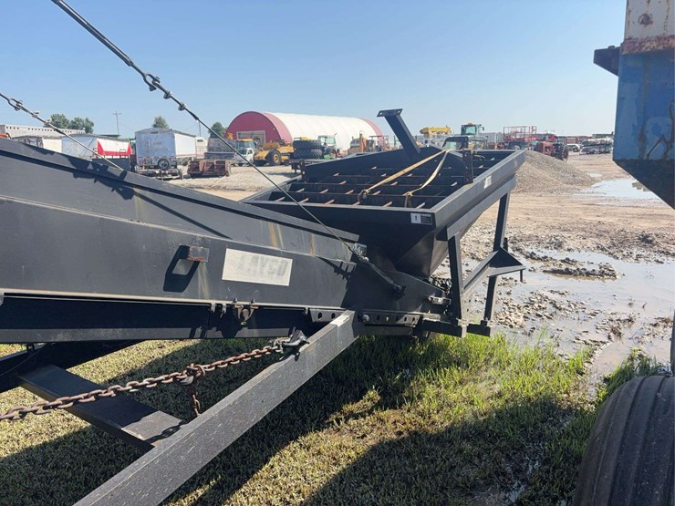 2015-layco-35ft-commodity-conveyor,-28''-belt,-electric-15hp-motor,-low-use,-cleated-belt-image-8