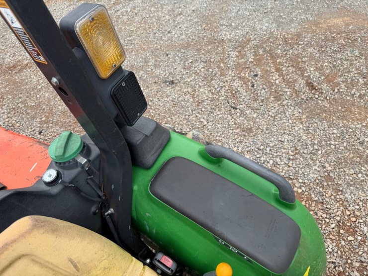 john-deere-3032e-image-46