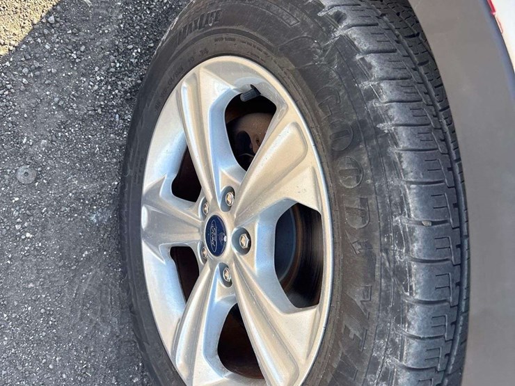 2015-ford-escape-image-24