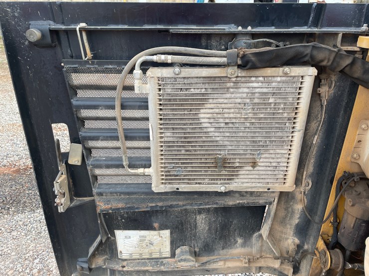 2017-caterpillar-259d-image-24