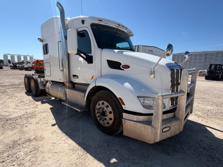 2017-peterbilt-579-image-3