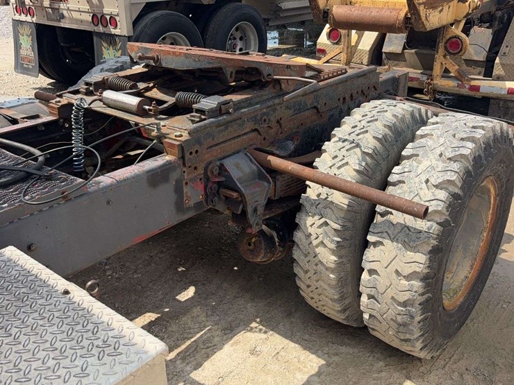 1989-cummins-855-image-4