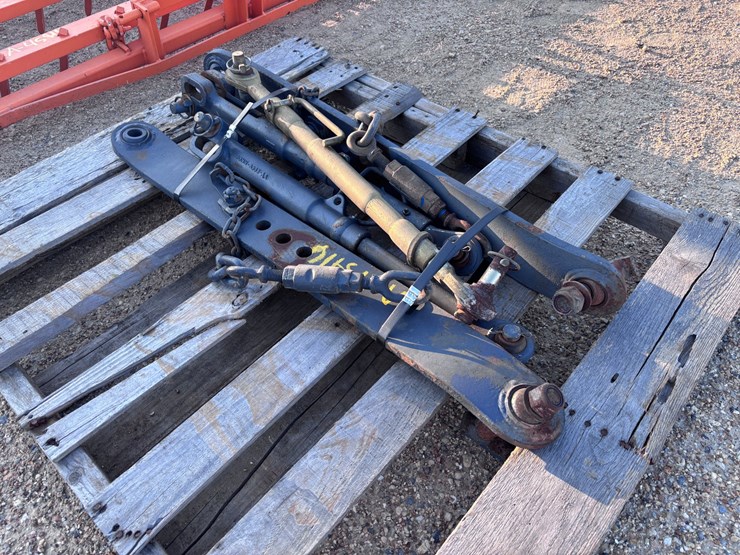 #977-•-3-point-hitch-lift-arms-image-1