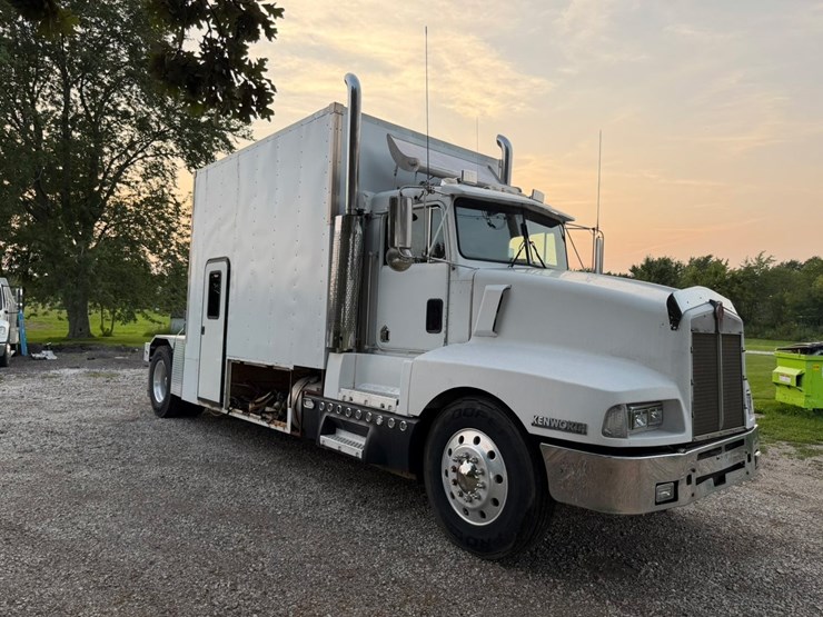 1989-kenworth-t600-image-1