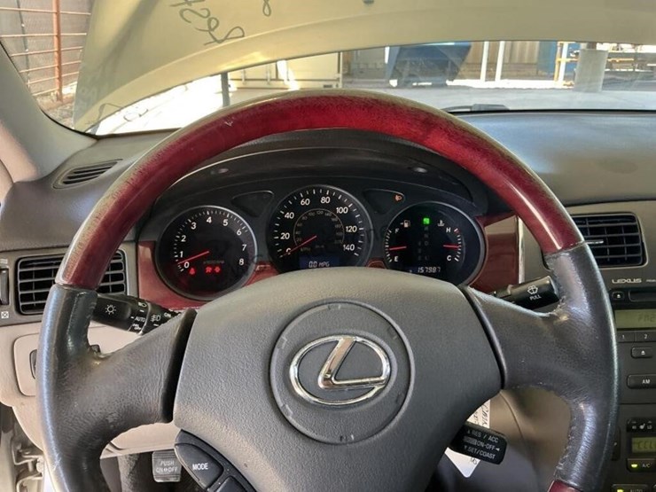 2003-lexus-es-300-sdn-image-16