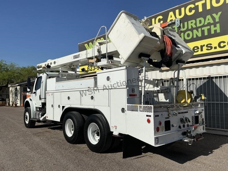 2012-freightliner-m2-106-image-7