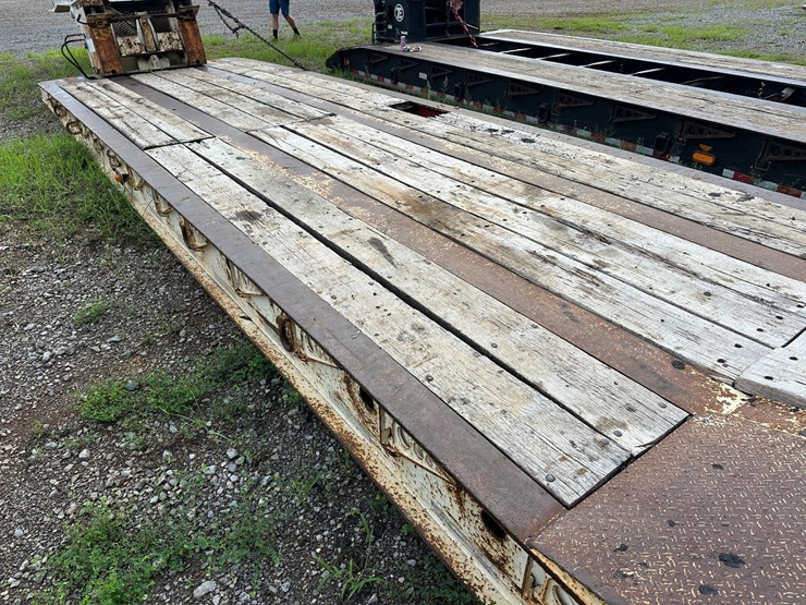 #4525-•-2010-eager-beaver-50-gsl-tri-axle-lowboy-image-35