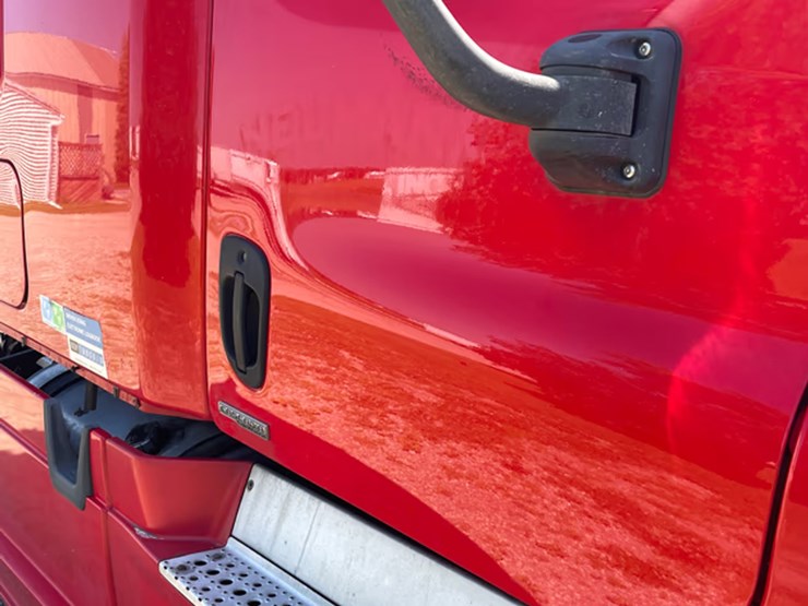 #118-•-2014-freightliner-semi-tractor-(has-wi-title)-(denmark,-wi)-image-44