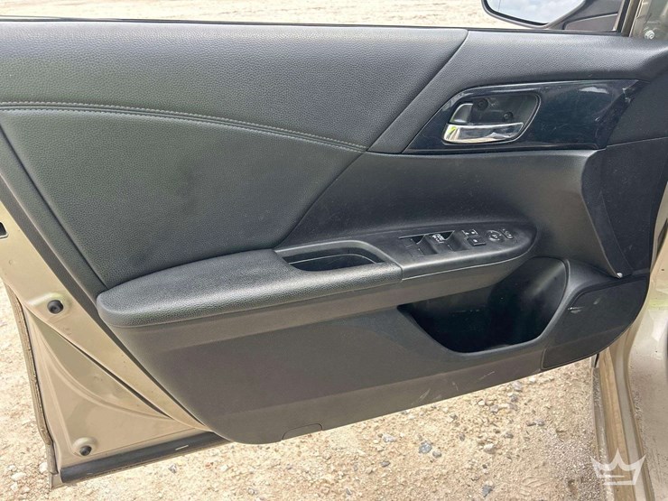 2015-honda-accord-sport-sedan-image-12