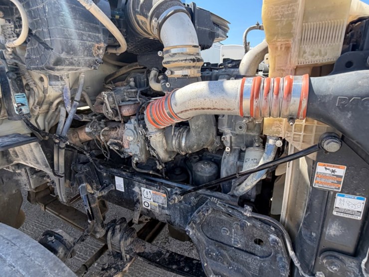 2017-peterbilt-579-image-13