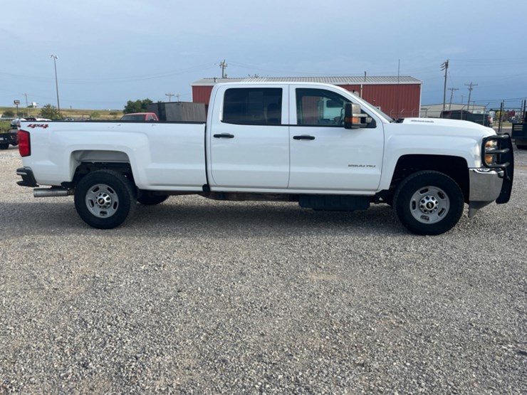 2018-chevrolet-silverado-2500hd-image-4