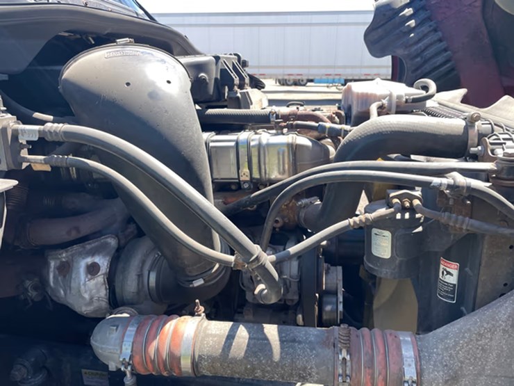 #118-•-2014-freightliner-semi-tractor-(has-wi-title)-(denmark,-wi)-image-32