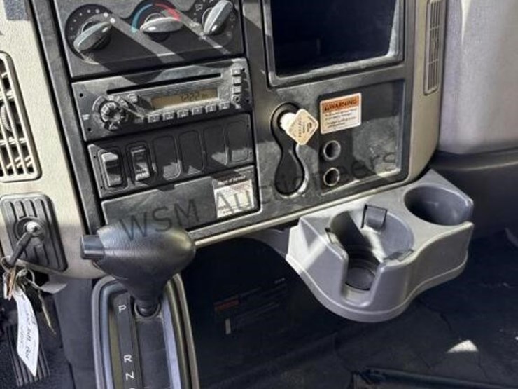2012-international-4300lp-box-truck-image-30