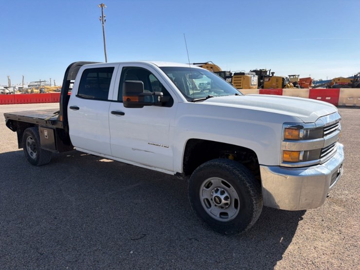 2018-chevrolet-silverado-2500hd-image-3