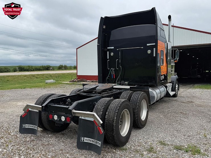 2022-kenworth-w900l-image-2