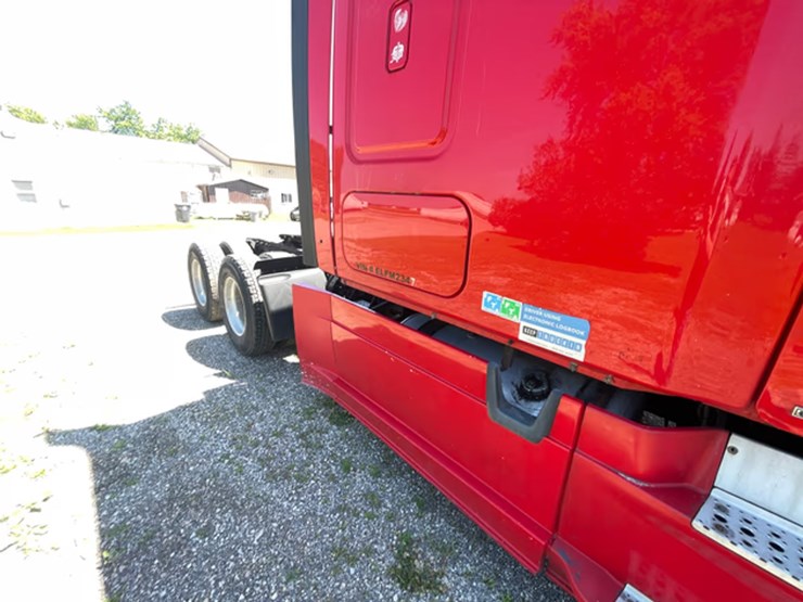 #118-•-2014-freightliner-semi-tractor-(has-wi-title)-(denmark,-wi)-image-40