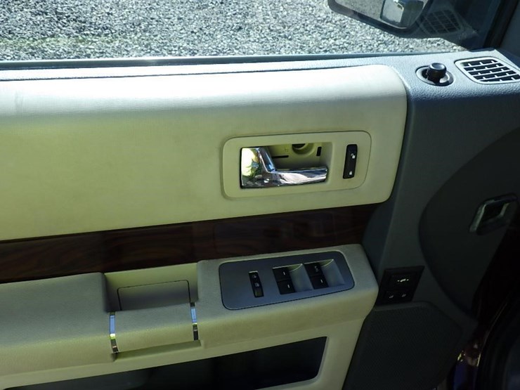2009-ford-flex-image-19