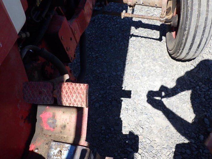 international-i-656-tractor-image-23