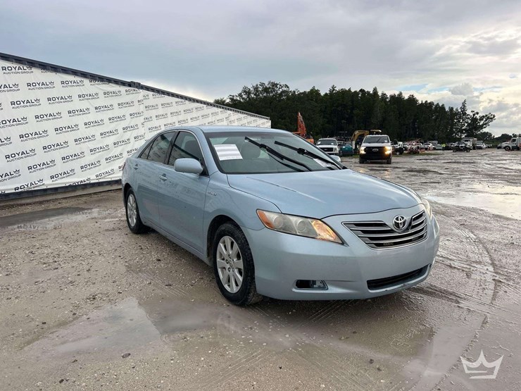 2009-toyota-camry-hybrid-sedan-image-2