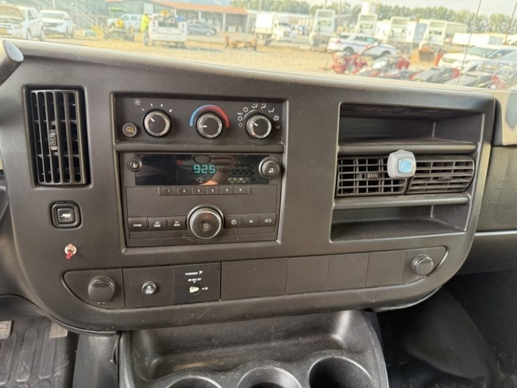 2014-chevrolet-express-2500-image-23