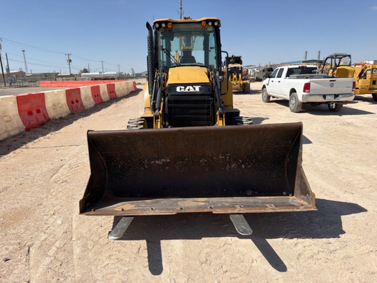 2021-caterpillar-420f2-it-image-2