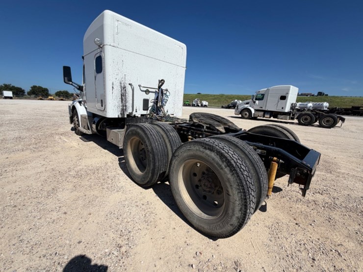 2017-peterbilt-579-image-7