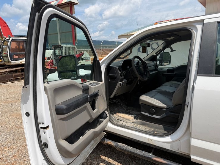 2017-ford-f350-image-65