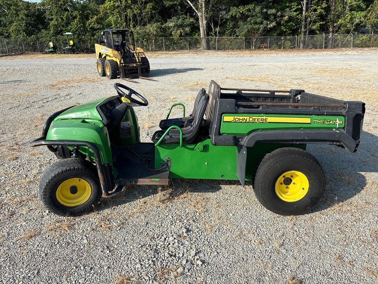 2015-john-deere-gator-image-1