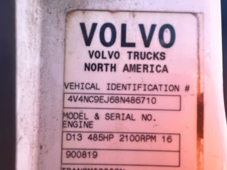 #120-•-2008-volvo-semi-tractor-(has-wi-title)-(whitelaw,-wi)-image-41