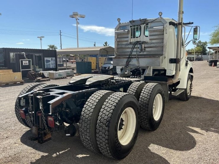 2008-sterling-lt8500-image-5