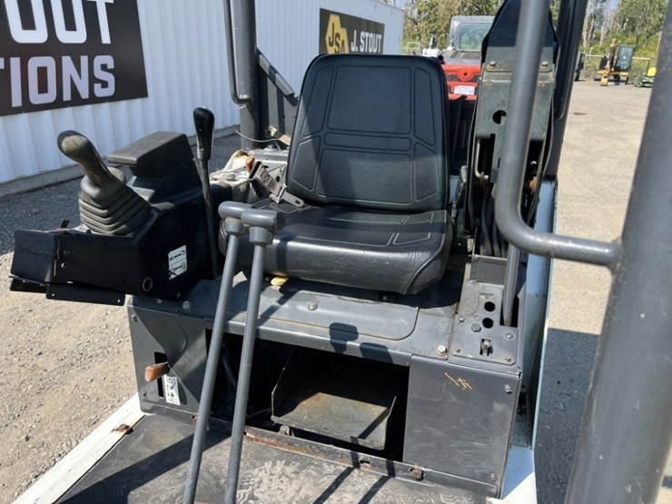 2007-bobcat-323j-image-14