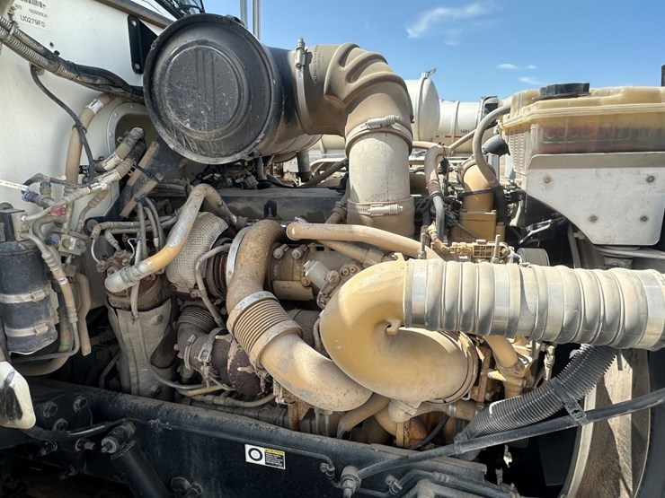 2011-peterbilt-365-image-10