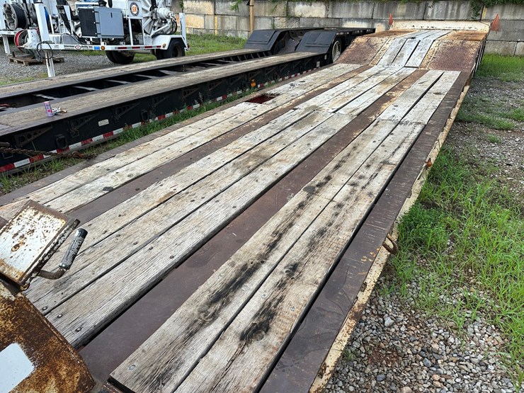 #4525-•-2010-eager-beaver-50-gsl-tri-axle-lowboy-image-36