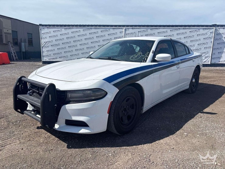 2016-dodge-charger-sedan-image-1