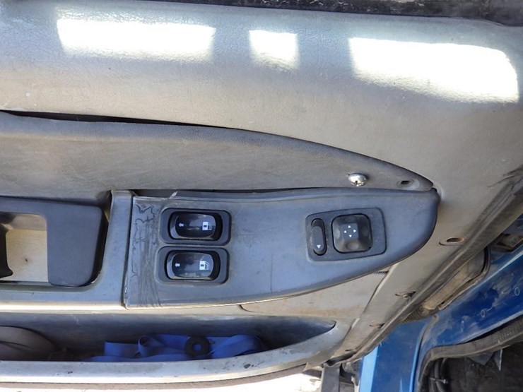 2006-freightliner-columbia-120-image-40