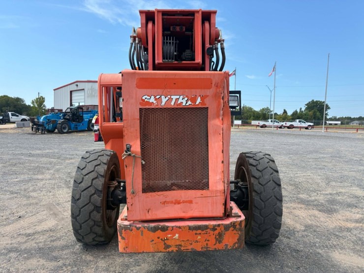 2015-jlg-8042-image-5