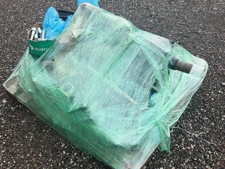lot-of-metso-lokotrack-crusher-spare-parts-image-2