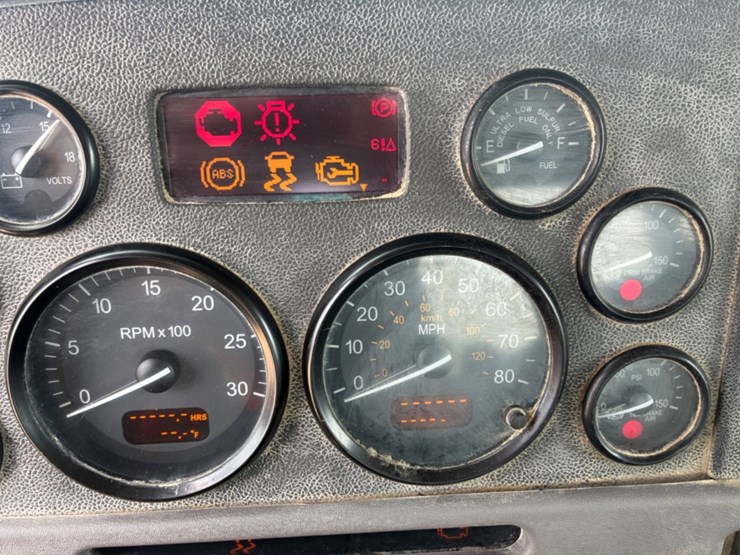 2016-peterbilt-367-image-15
