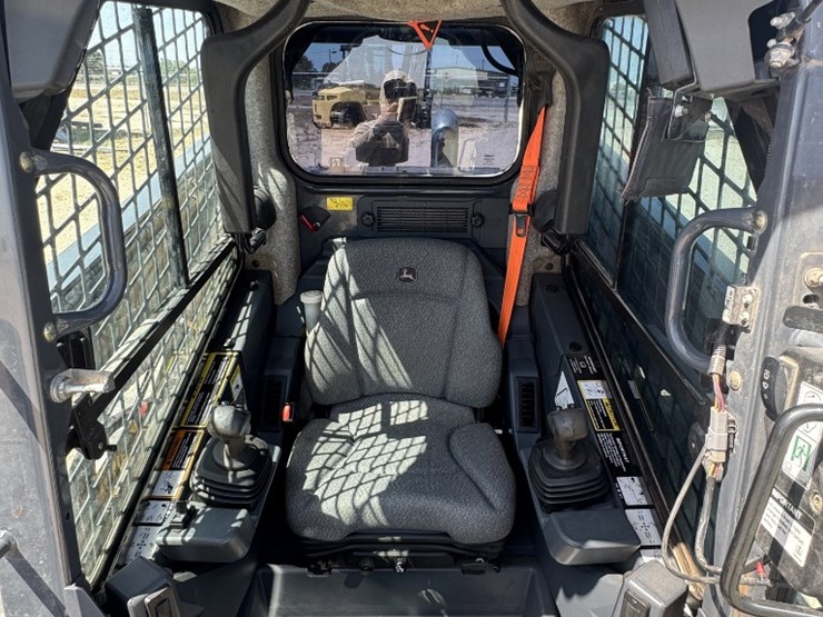 2021-deere-333g-image-6