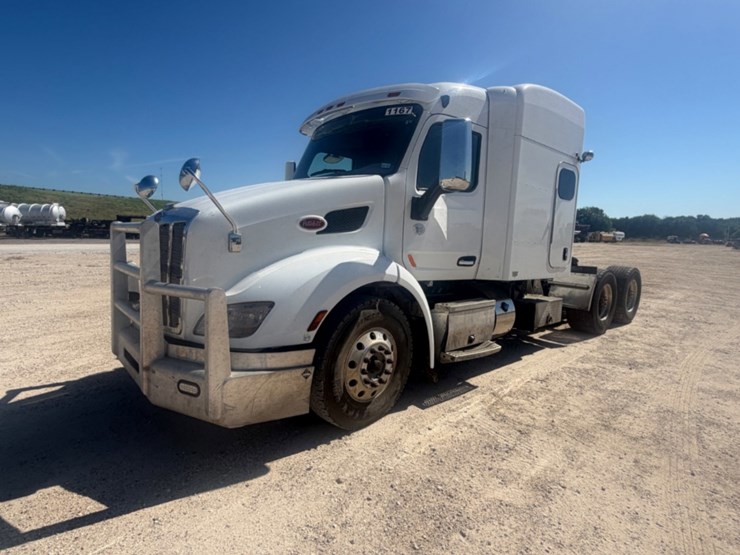2017-peterbilt-579-image-1