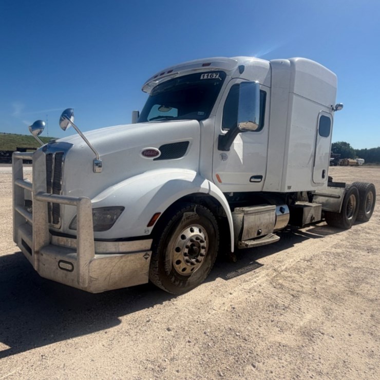 2017 PETERBILT 579