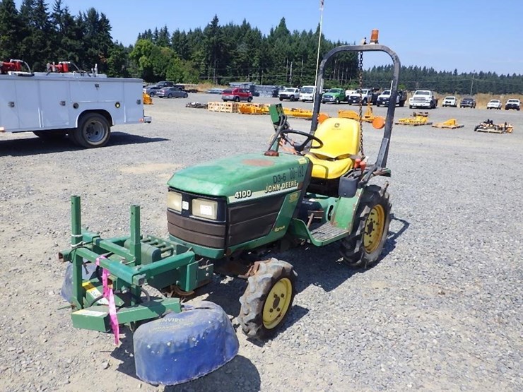 john-deere-4100-image-1