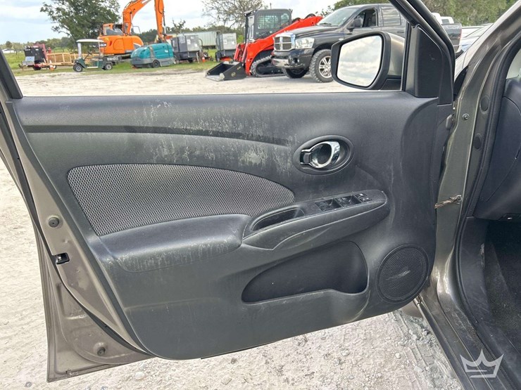 2016-nissan-versa-sedan-image-12
