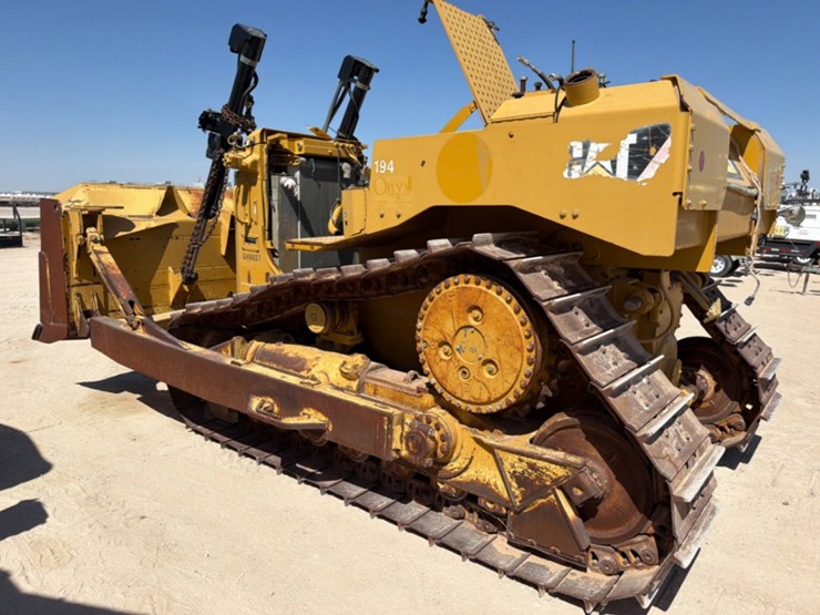 caterpillar-d6t-xl-image-13