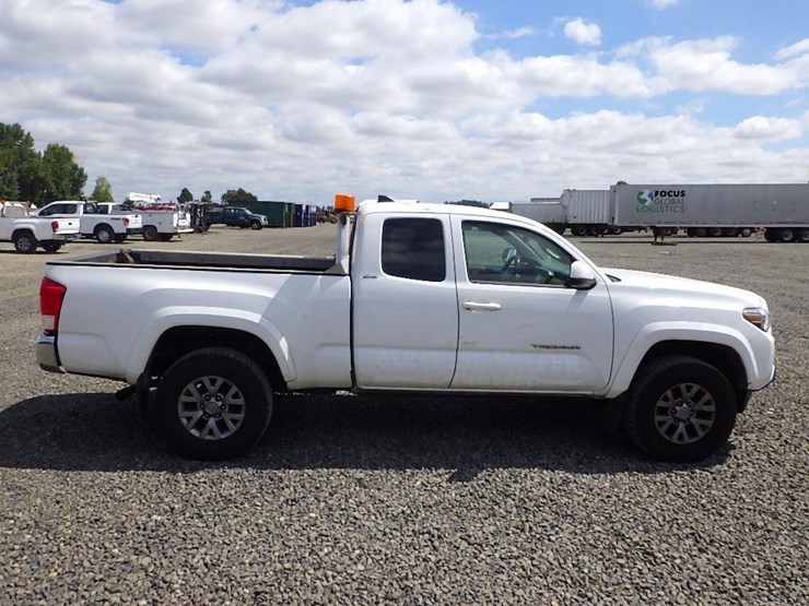 2017-toyota-tacoma-image-6
